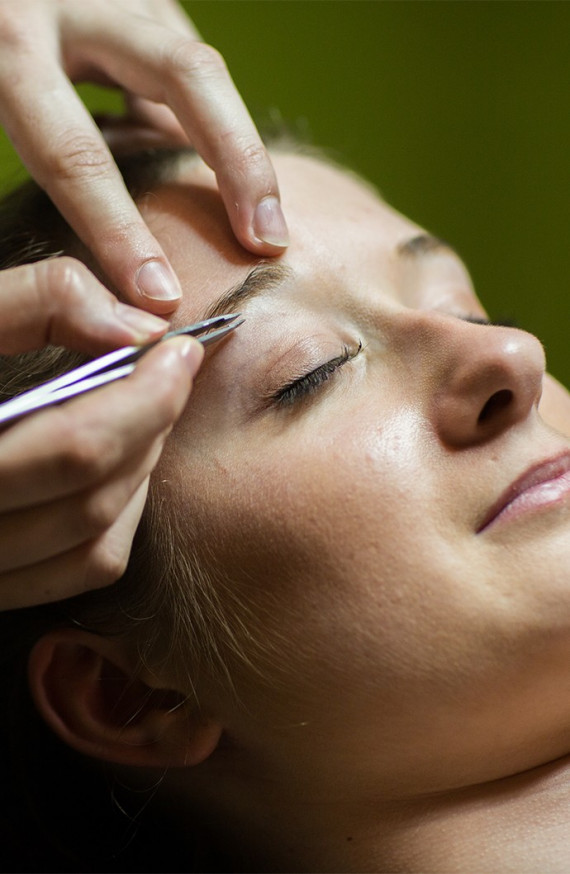 Épilation Visage (Lèvres + Sourcils + Menton)